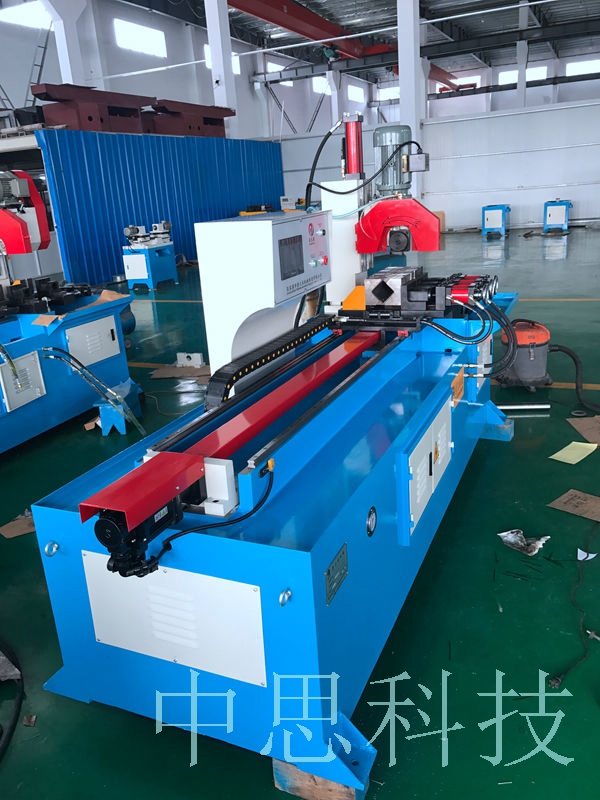 425CNC全自動切管機(jī)可根據(jù)客戶實(shí)際需要定制送料的長度